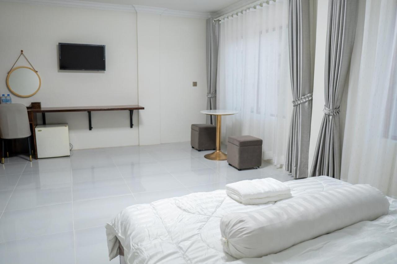 Empire House, Phnom Penh Hotel Kültér fotó