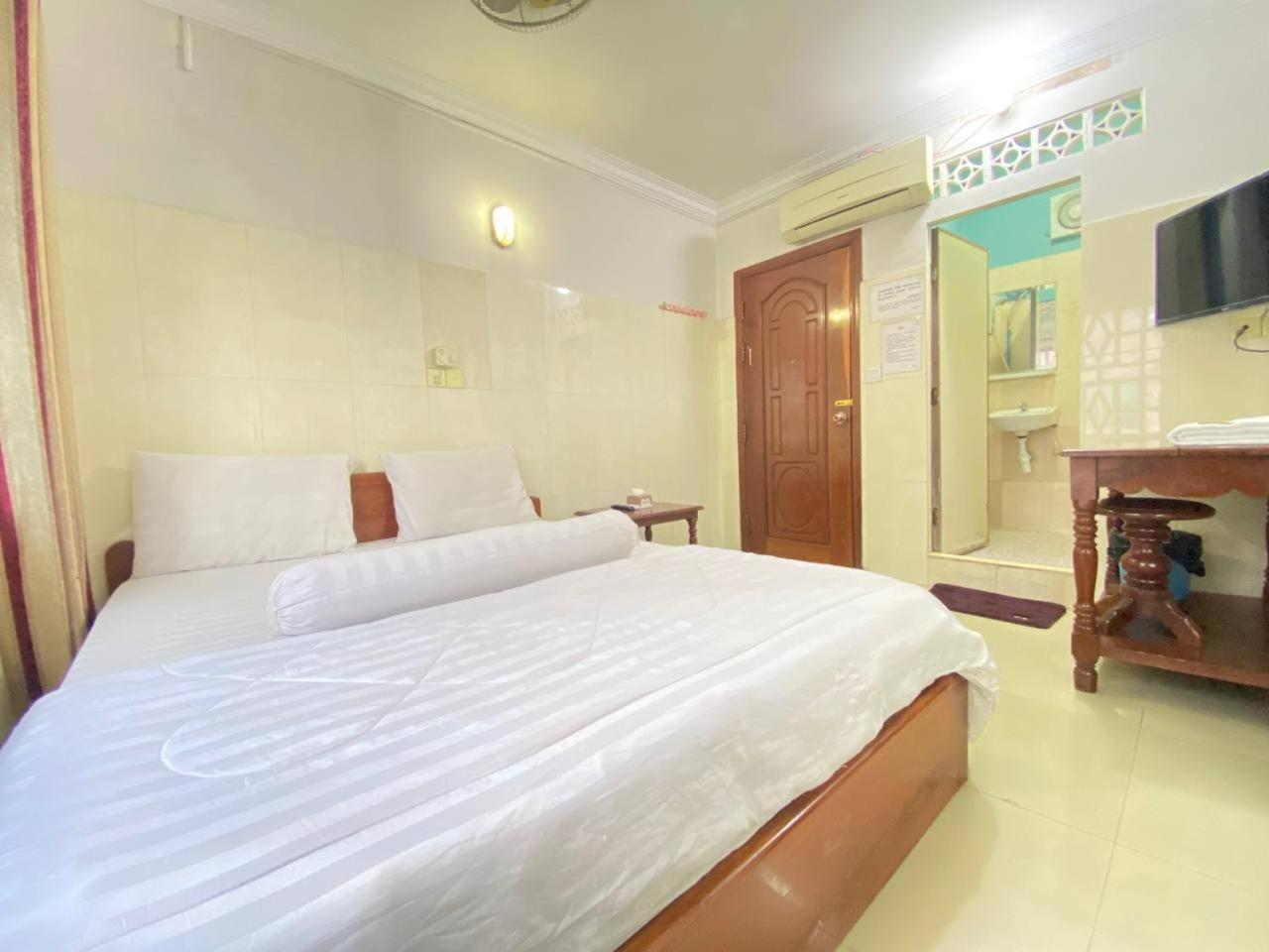 Empire House, Phnom Penh Hotel Kültér fotó