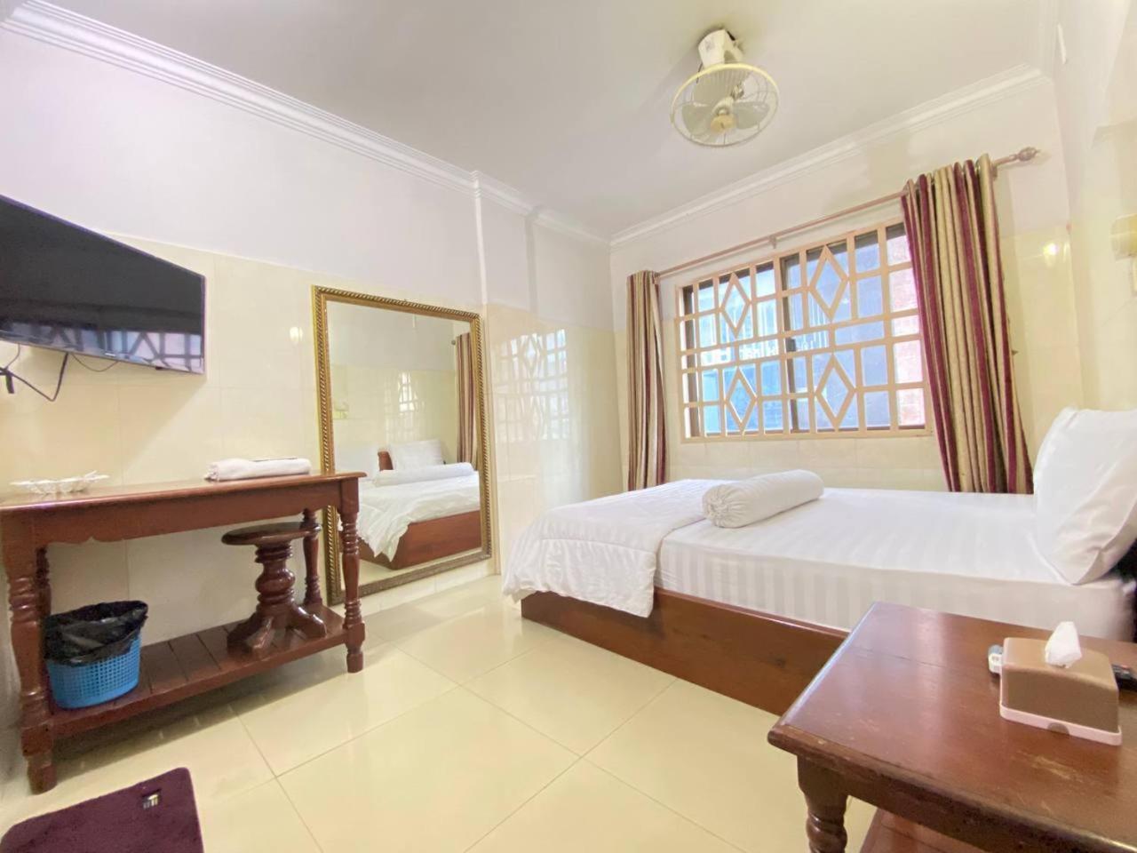 Empire House, Phnom Penh Hotel Kültér fotó
