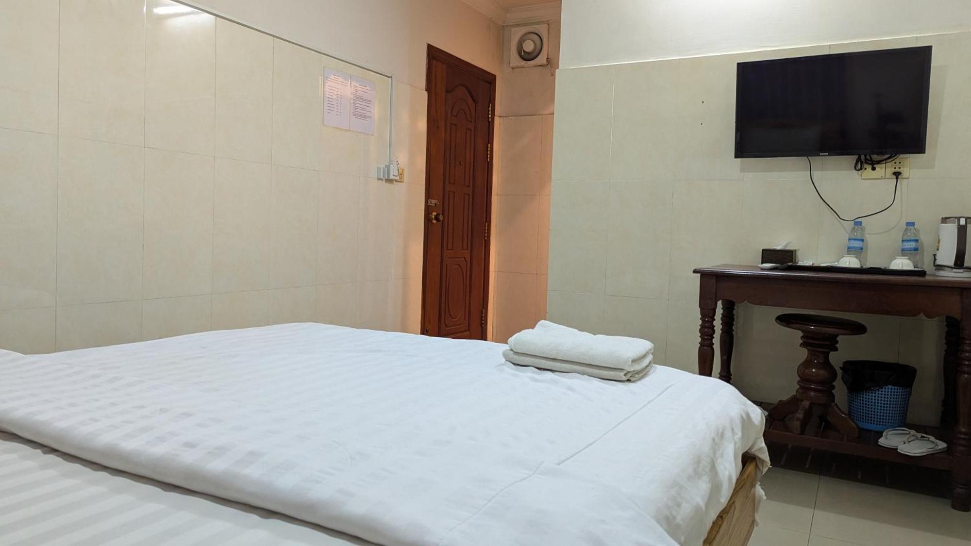 Empire House, Phnom Penh Hotel Kültér fotó