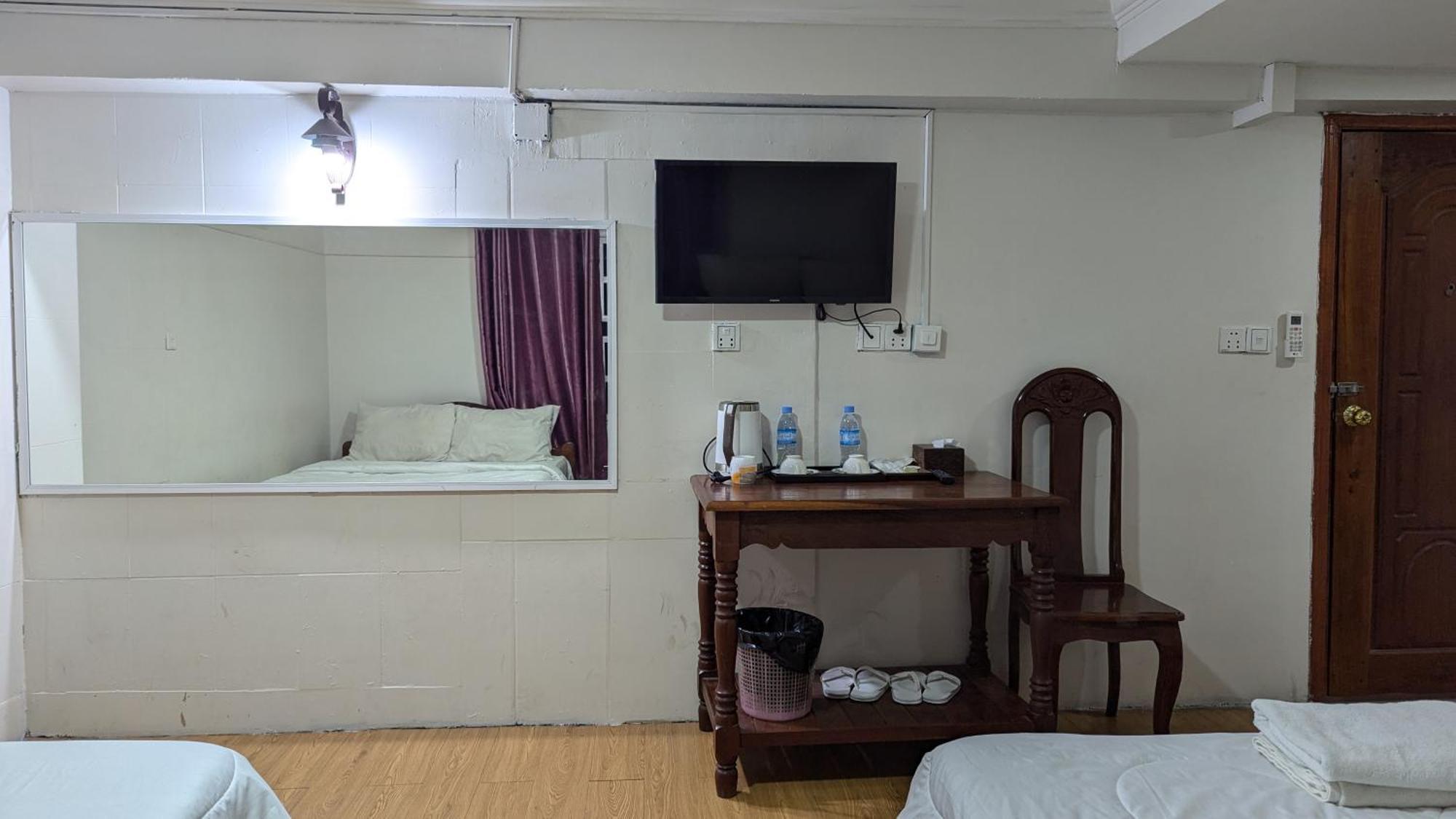 Empire House, Phnom Penh Hotel Kültér fotó